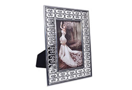 Metal Photo Frame Shiny Tin & Copper <br>
                                        Manual Painting